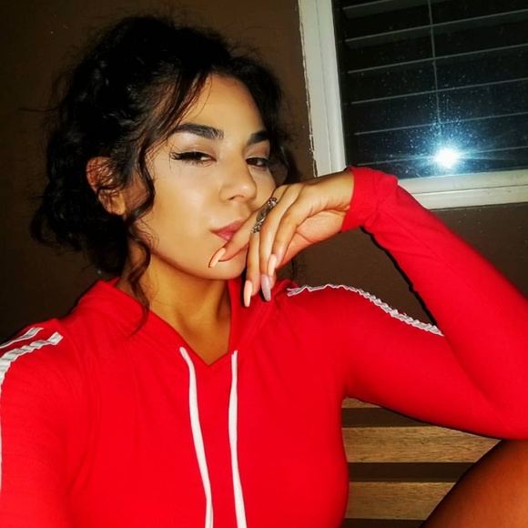 Meet your Posher, Aleece - Picture 1 of 1